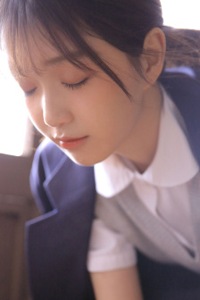 25岁女高中生